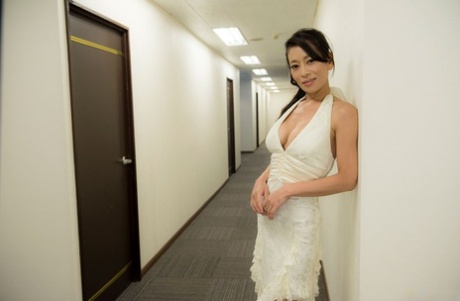 Sexy Japanese MILF Rei Kitajima gives a hot BJ to a stud and eats his cum