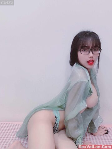Gọi em là thánh yêu bởi vì em “thiếu anh” Gọi em là thánh yêu bởi vì em “thiếu anh”