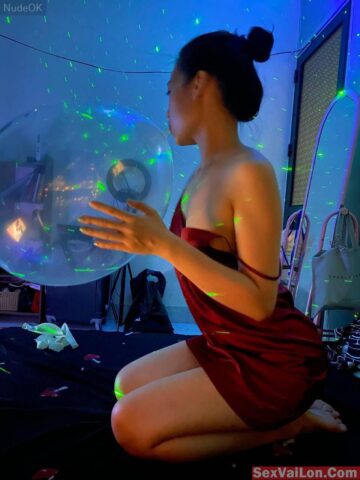 Xả đồ cùng người đẹp vú to Xả đồ cùng người đẹp vú to
