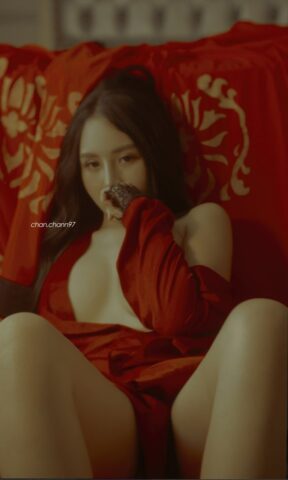 screenshot_15 Ảnh Chanchan97 sexy trong bộ lụa ngủ đỏ