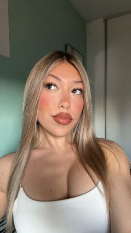 94097146_008_5142 OnlyFans Hey Its Millie XX starring Hey Its Millie XX Porn XXX